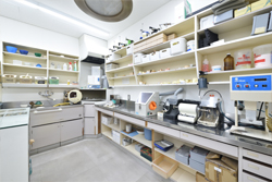 院内に歯科技工所を設けています