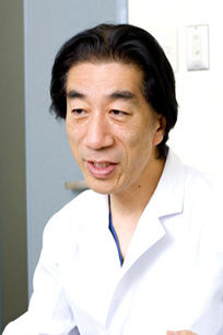 大阪インプラント 代表 岡田 隆夫 先生